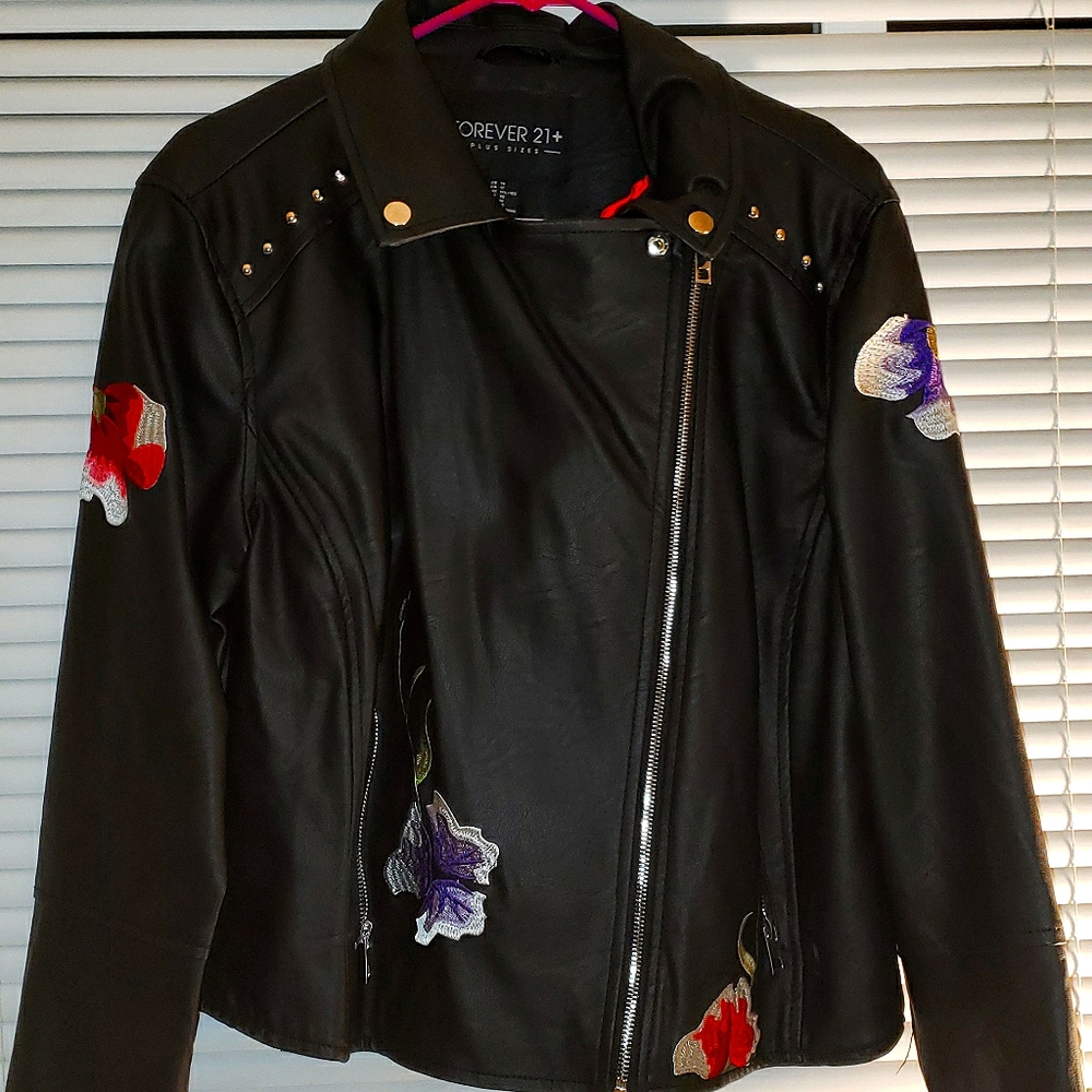 PLUS SIZE studded faux leather jacket with flowers